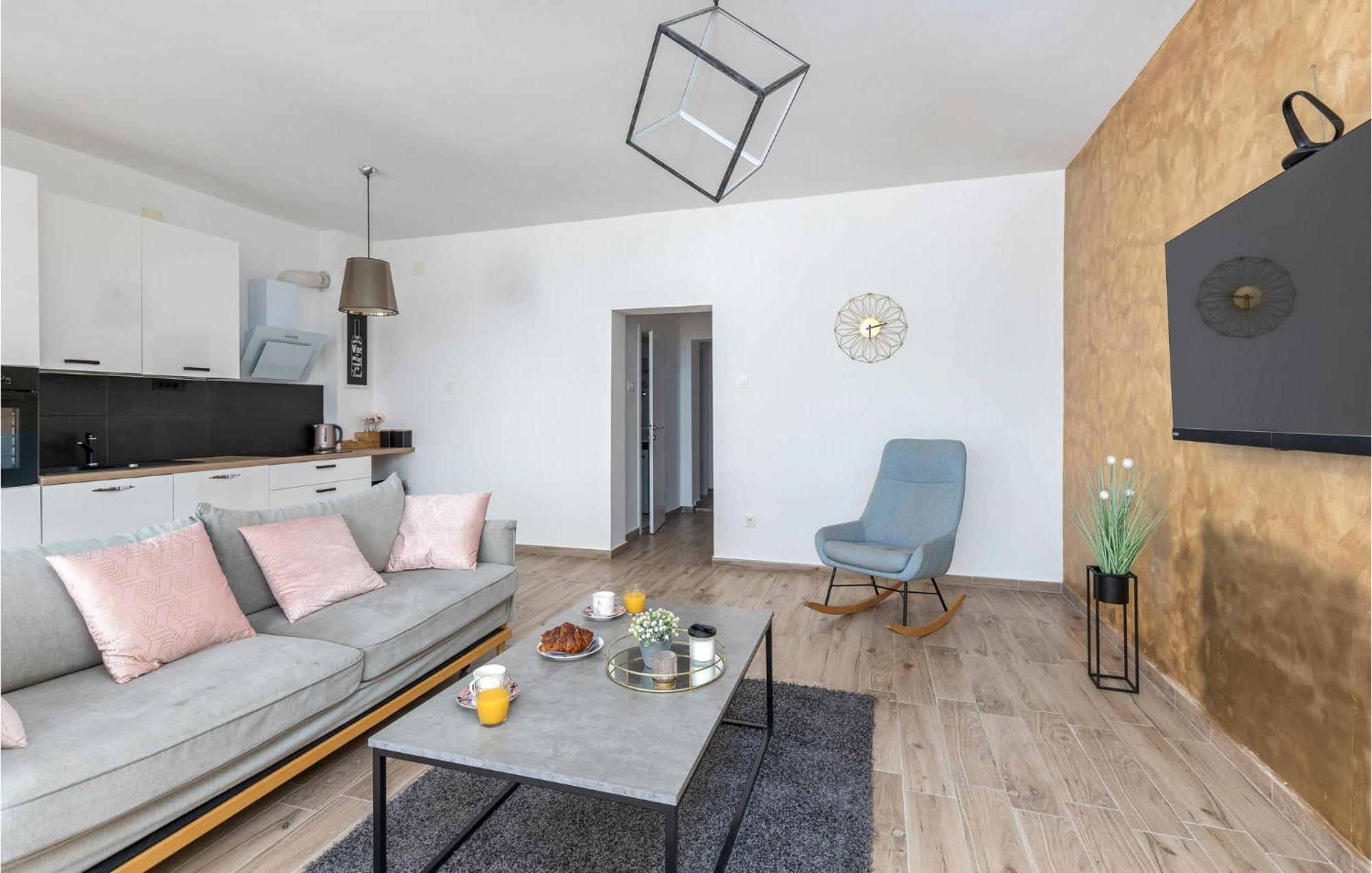Amazing Apartment In Rijeka With Wifi Екстер'єр фото